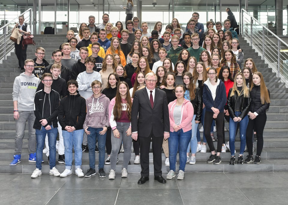 Reinhold Sendker MdB mit den Schlerinnen und Schlern des Gymnasiums Laurentianum im Paul-Lbe-Haus des Deutschen Bundestages