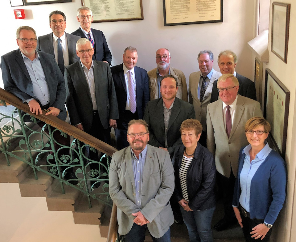 Hinten v.l.: Dr. Alexander Berger, Karl-Friedrich Knop , davor Berthold Llf, Josef Uphoff, Wolfgang Annen, Peter Vogt, Rolf Rosendahl, Dr. Karl-Uwe Strothmann, davor Stefan Stein, Reinhold Sendker MdB, vorne Georg Schweins, Anne Becker, Anna Rosendahl 