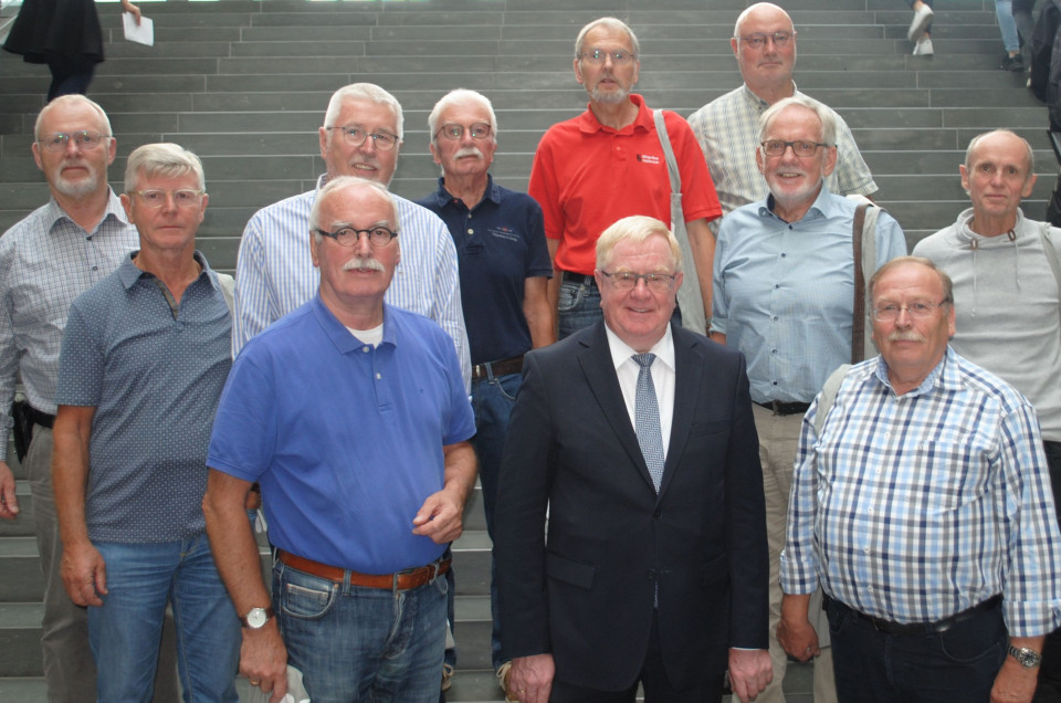 Der Wadersloher Brgerbusverein mit Reinhold Sendker im Paul-Lbe-Haus des Deutschen Bundestages