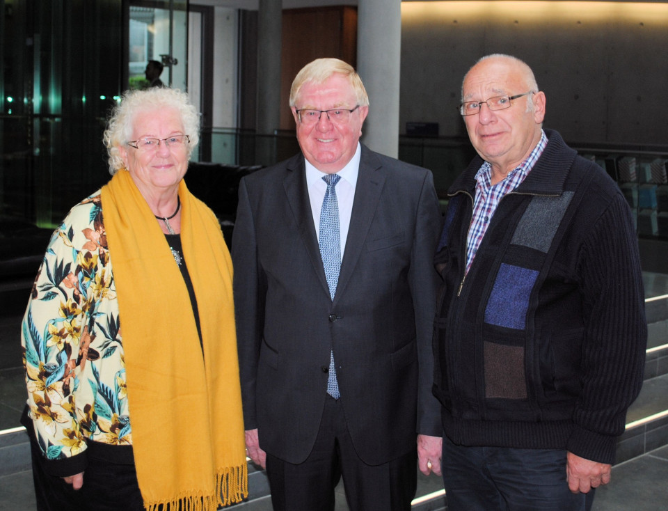 Trafen sich im Paul-Lbe-Haus des Deutschen Bundestages: Ursula Woeste, Reinhold Sendker MdB und Hubert Woeste.