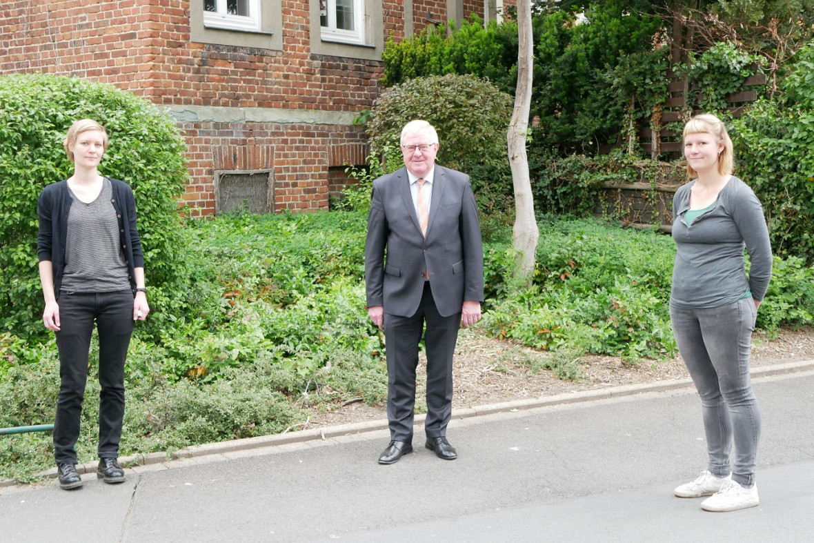 Bild v. l.: Anna-Lena Herckendorf (MOBIM), Reinhold Sendker MdB und Kathalena Essers (MOBIM). Bildquelle: Joe Rieder