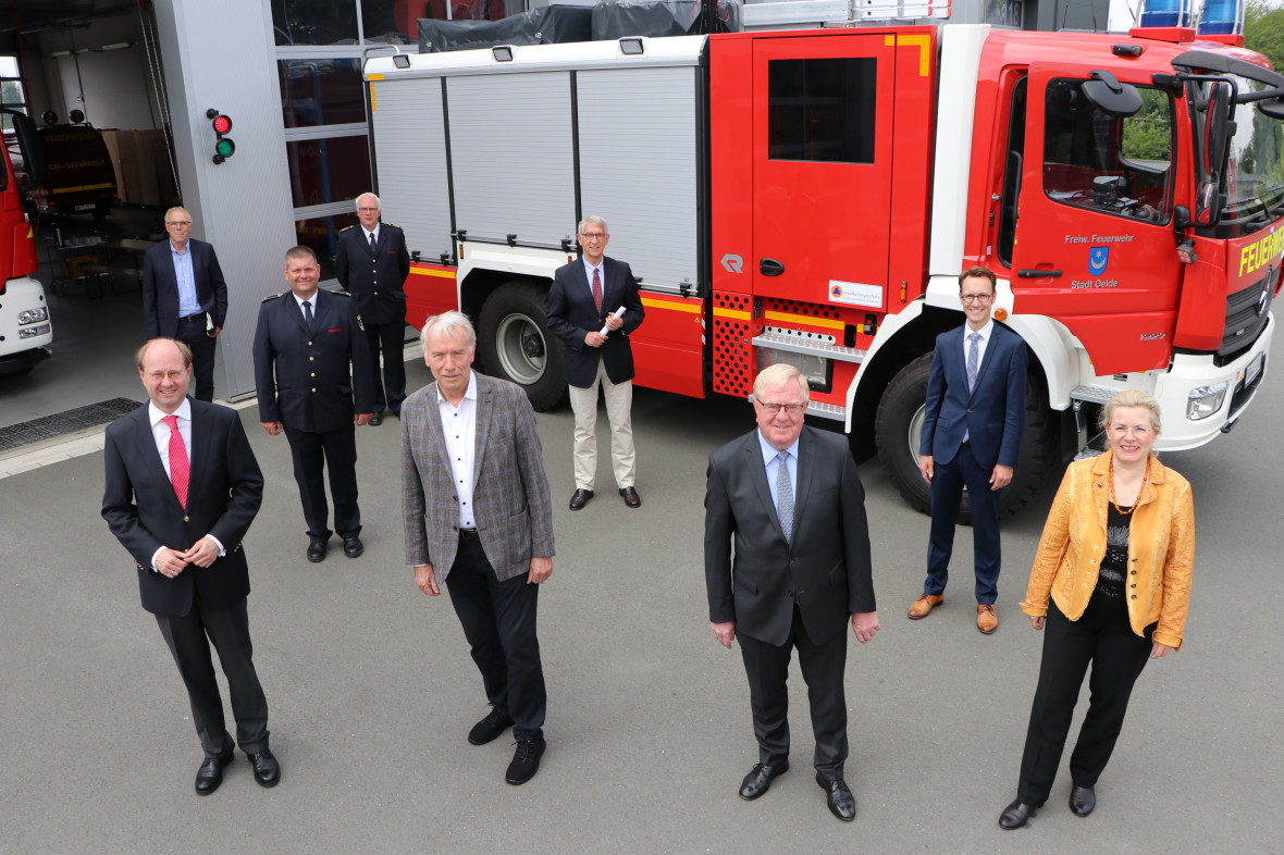 Das Bild zeigt (v.l.) Landrat Dr. Olaf Gericke, Norbert Tigges (Stadt Oelde, Leiter Fachdienst Ordnungswesen), Michael Haske (Wachleiter), Kreisbrandmeister Heinz-Jrgen Gottmann, Bernhard Daldrup (SPD-Bundestagsabgeordneter), Brgermeister Karl-Friedrich