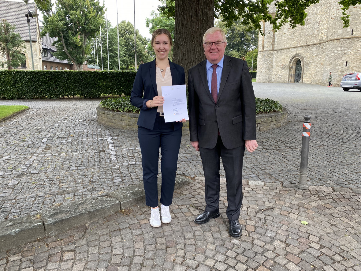 Lisa Wrede mit dem Bundestagsabgeordneten der CDU, Reinhold Sendker