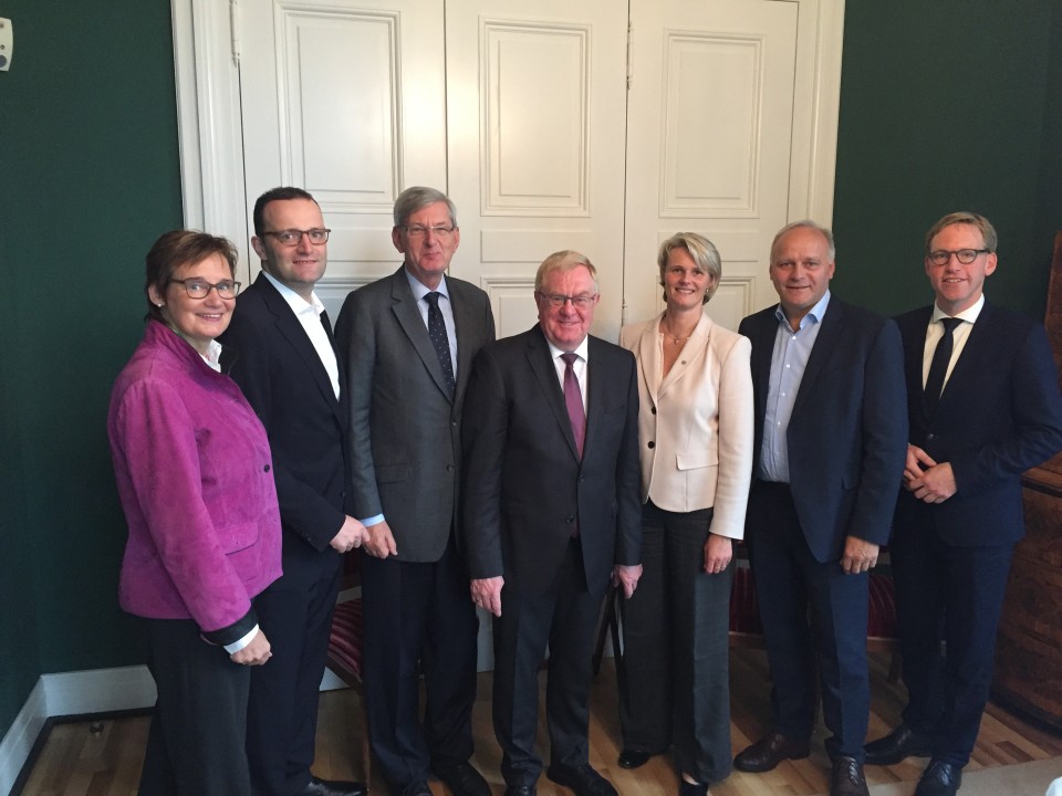 (v.l.n.r.) Sybille Benning MdB, Jens Spahn MdB, Karl Schiewerling, Reinhold Sendker MdB, Anja Karliczek MdB, Johannes Rring MdB und Marc Henrichmann MdB