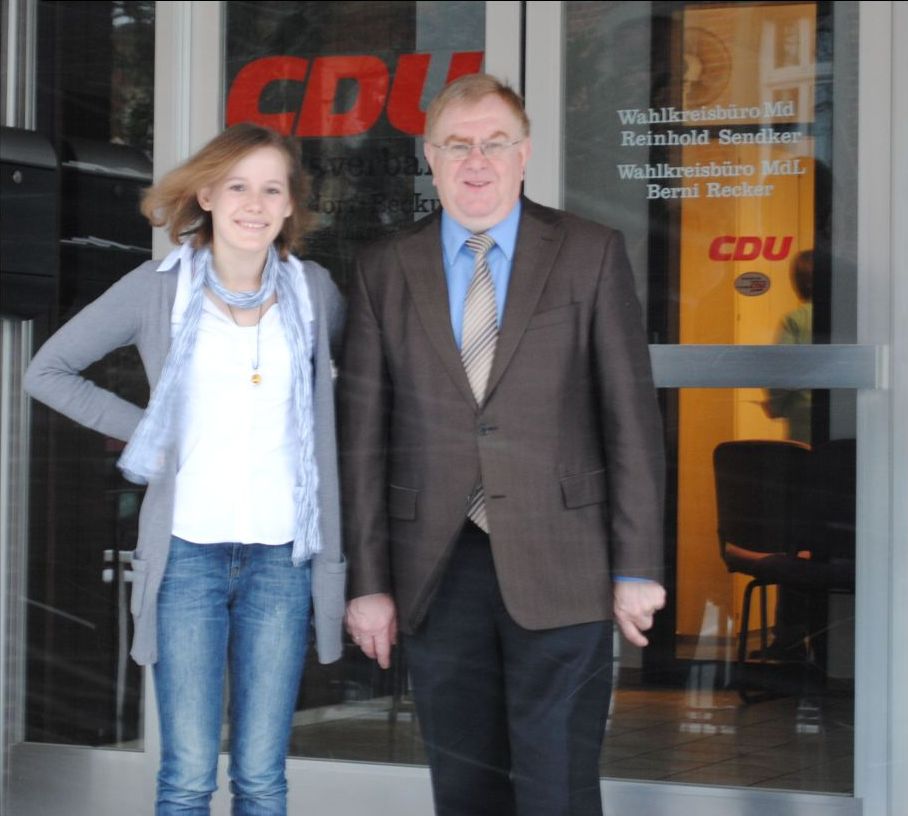 Reinhold Sendker MdB mit der Stipendiatin Christina Scholz