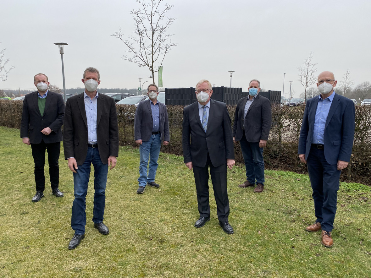 v.l.n.r. Dr. Matthias Quas (Kreisgeschftsfhrer), Herrmann-Josef Schulze-Zumloh (Kreisvorsitzender), Paul Verenkotte (stellv. Kreisvorsitzender), Reinhold Sendker MdB, Andreas Westermann (stellv. Kreisvorsitzender) und Karl Werring (Kammerprsident)