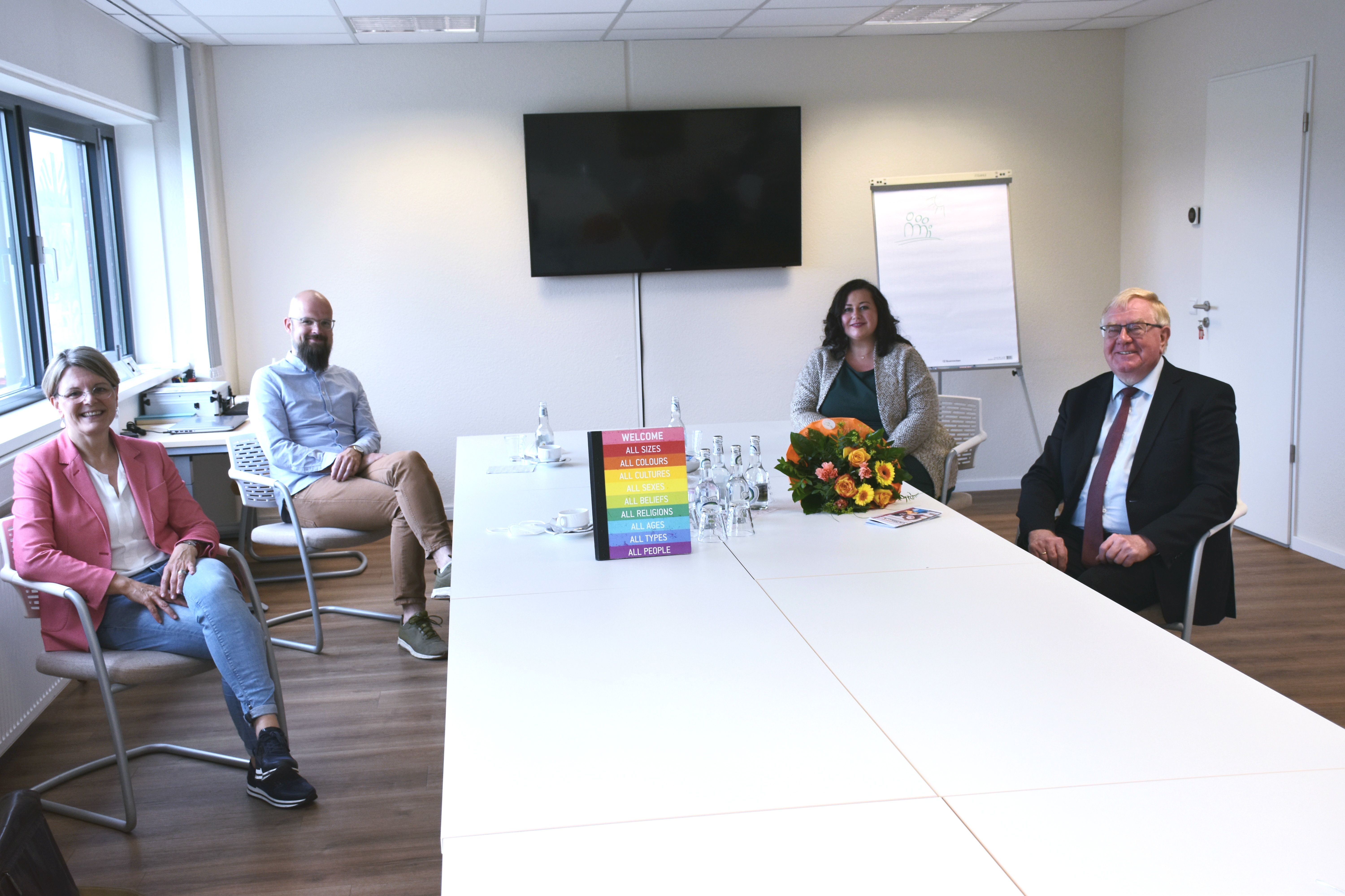 Abschiedsbesuch beim SkF e.V. in Ahlen (v.l.): SkF-Geschftsfhrerin Susanne Pues, Projektkoordinator Jens Brrken, Projektkoordinatorin Tanja Gede und MdB Reinhold Sendker. 