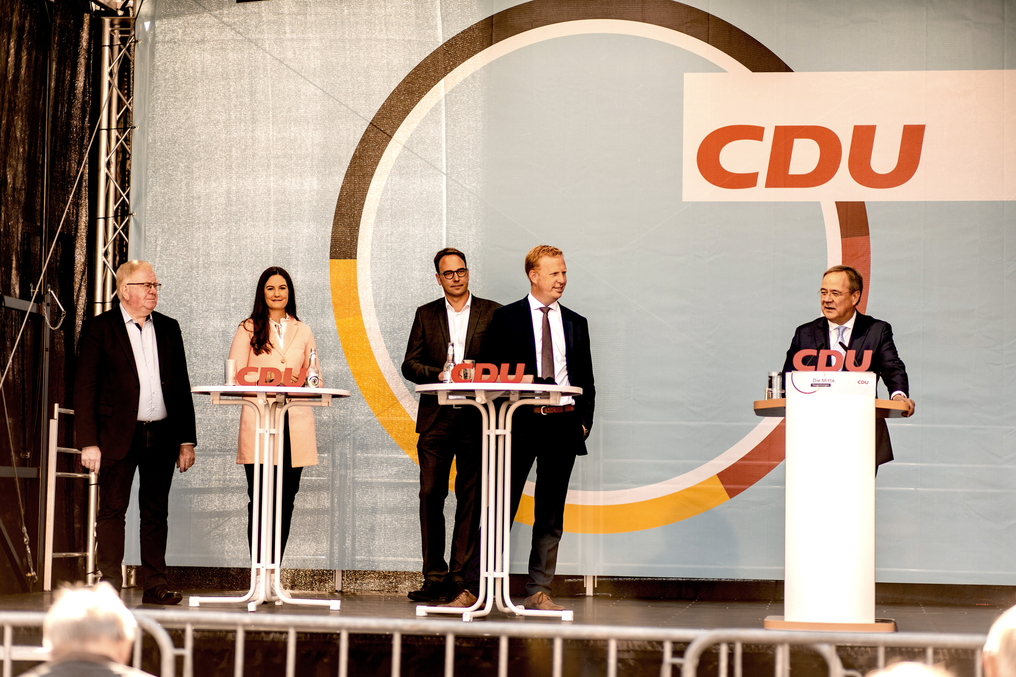 Auf dem Warendorfer Marktplatz (Bild v.l.n.r.): Reinhold Sendker MdB, Katrin Schulze Zurmussen, der CDU-Kreisvorsitzende Markus Hner, Henning Rehbaum MdL und der CDU-Kanzlerkandidat und MP Armin Laschet