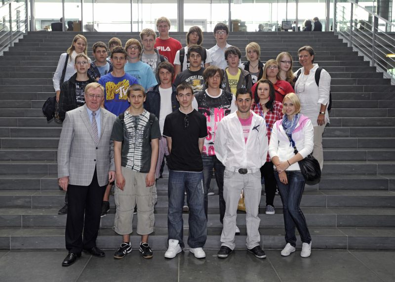 Reinhold Sendker MdB mit den Schülern aus Beckum im Paul-Löbe-Haus des Deutschen Bundestags