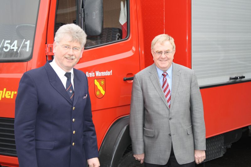 Reinhold Sendker MdB und Kreisbrandmeister Heinz Nordhoff.