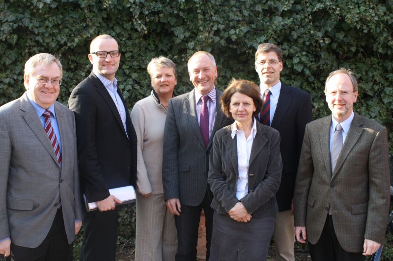 v.l.: Reinhold Sendker CDU, Jens Spahn CDU, Dr. Birgit Schneider CDU-Oelde, Dr. Rolf Thelen Praxisnetz, Dr. Ilse Lenssen Praxisnetz, Dr. Oliver Thne Praxisnetz, Dr. Gunter Tnne Praxisnetz