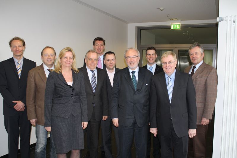 (v.l.) Winfried Mertens, Volker Hvelmann, Dr. Daisy Hnefeld, Bernhard Recker MdL, Christoph Wolters, Tobias Dierker, Rudolf Henke MdB, Dr. Jan Deitmer, Reinhold Sendker MdB und Werner Strotmeier