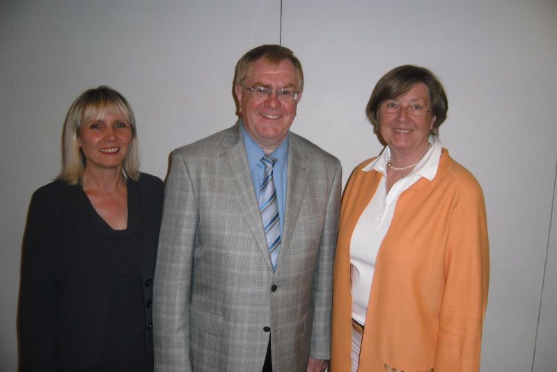 v.l.: Elke Duhme, Reinhold Sendker und Gertrud Schulze Westerath 