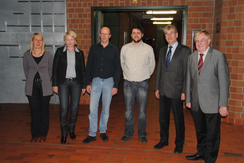 v. l. Organisationsteam Irmgard Korte, Ulrike Borgstedt, Stephan Frank, Aladin El-Mafaalani, Stellvertr. Schulleiter Winfried Heimann, MdB Reinhold Sendker