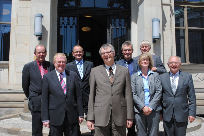 v.l. Brgermeister Schindler, Reinhold Sendker MdB, Norbert Reher, Brgermeister Banken, Oliver Knaup, Referentin des BMVBS, Brgermeister Berlage und Peter Gtz MdB