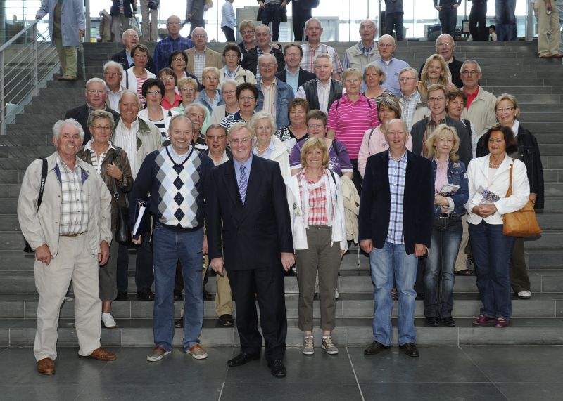 Reinhold Sendker MdB begrt den Mnnergesangsverein Drensteinfurt in Berlin.