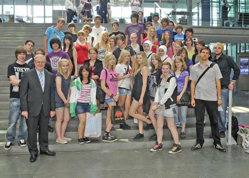 Reinhold Sendker MdB begrt Schler der neuten Jahrgangstufe des Stdtischen Gymnasiums Ahlen in Berlin.