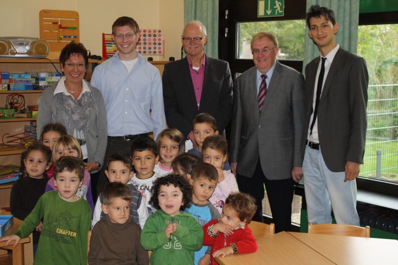 (v.l.) JU-Kreisvorsitzender Michael Sendker, Fachbereichsleiter Burkhard Knepper, den Bundestagsabgeordneten Reinhold Sendker und den Vorsitzenden des Integrationsrates Ugur Dogan.