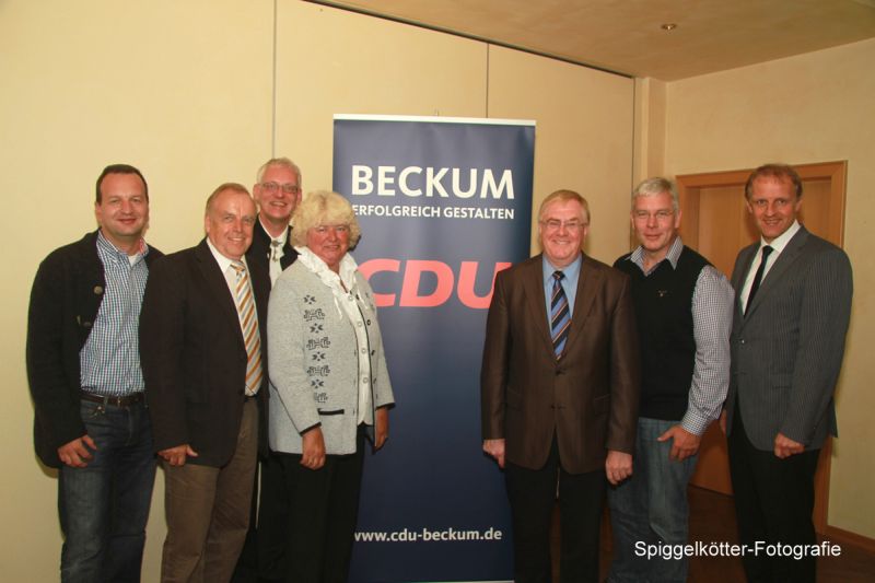 v.l.n.r.:CDU-Stadtverbandsvorsitzender Christoph Pundt, MdL Bernhard Recker, Martin Mütherich, Resi Gerwing, MdB Reinhold Sendker , Werner Knepper und Bürgermeister Dr. Karl-Uwe Strothmann