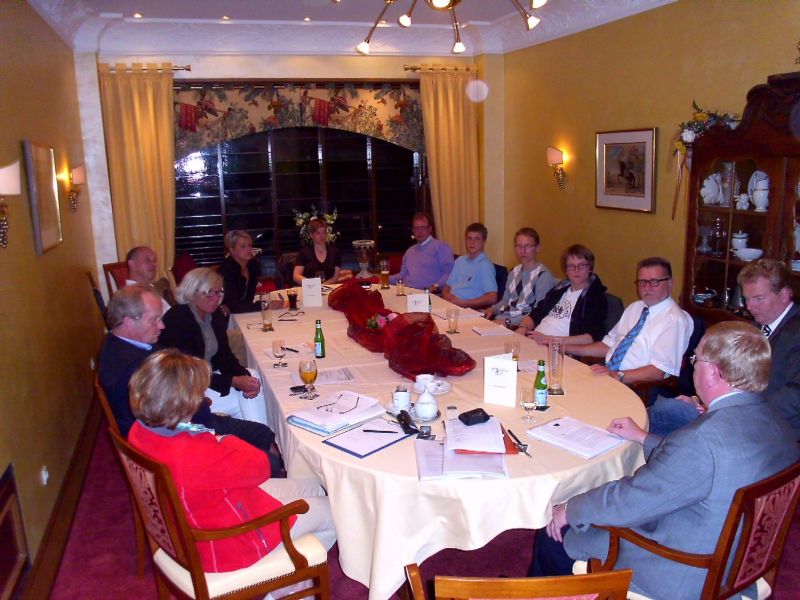 Vorstandsrunde der Ortsunion CDU Warendorf, rechts im Bild M.d.B. Reinhold Sendker