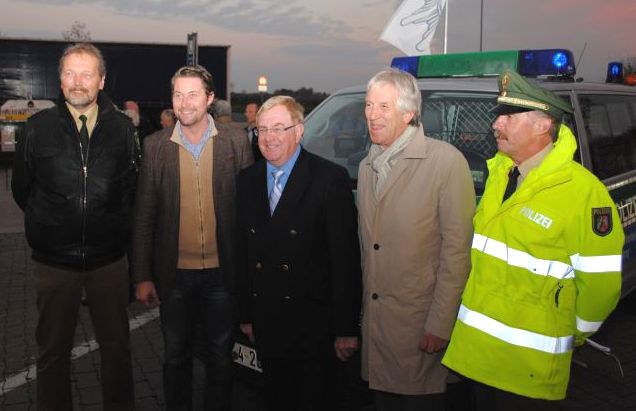 Beim Fernfahrerstammtisch auf der Raststtte Mnsterland Ost: v.l. Polizeihauptkommissar Christoph Becker, PSts Dr. Andreas Scheuer, Reinhold Sendker MdB , Polizeiprsident Hubert Wimber und der Leitende Polizeidirektor Udo Weiss.