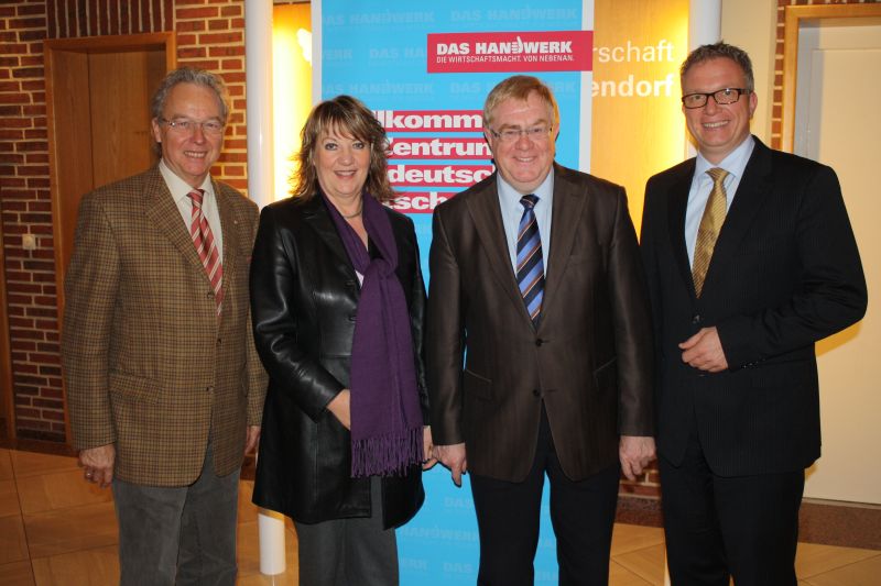 (v.l.) Dieter Gnnewig, Ulla Finger-Rumens, Reinhold Sendker MdB, Frank Tischner