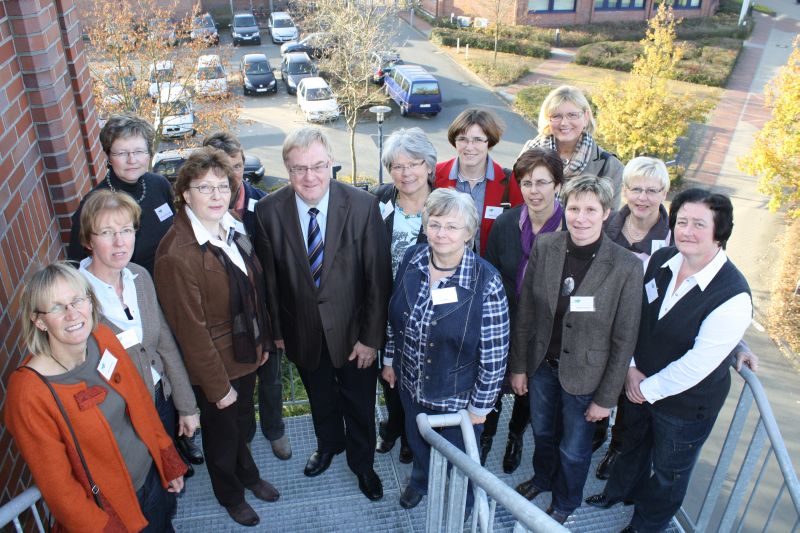 Die Kreislandfrauen und ihre Vorsitzende Agnes Boes (4.v.li) empfingen den Bundestagsabgeordneten Reinhold Sendker zum regen und offenen Gedankenaustausch.