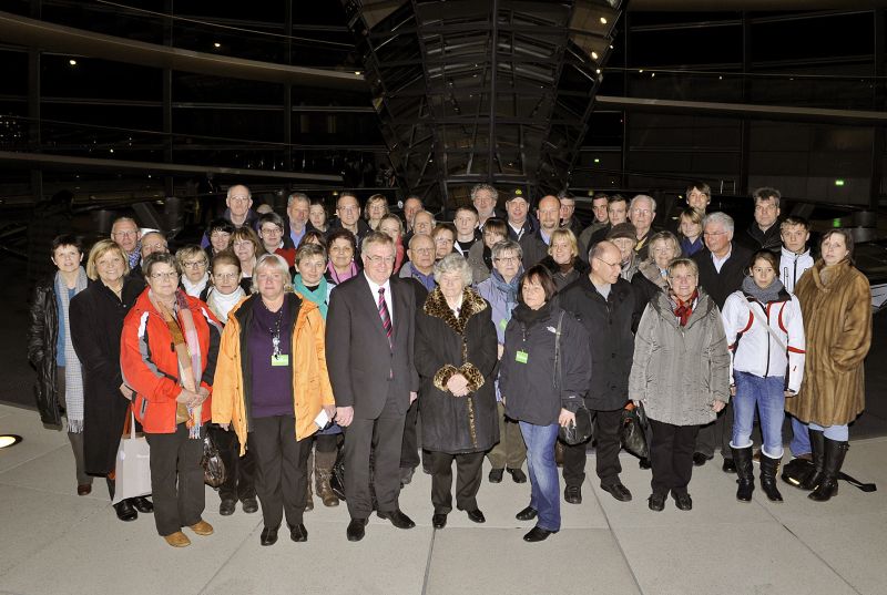 Reinhold Sendker MdB mit den Besuchern aus Münster in der Kuppel des Reichstages.