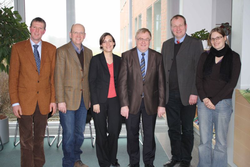 Trafen sich zum Halbjahresgesprch im Grnen Zentrum (v.li.): Hermann-Josef Schulze-Zumloh (Kreisverbandsvorsitzender), Karl Werring (Kreislandwirt), Sibylle Gausing (wiss. Mitarbeiterin Bro Sendker), Bundestagsabgeordneter Reinhold Sendker, Dr. Matthias