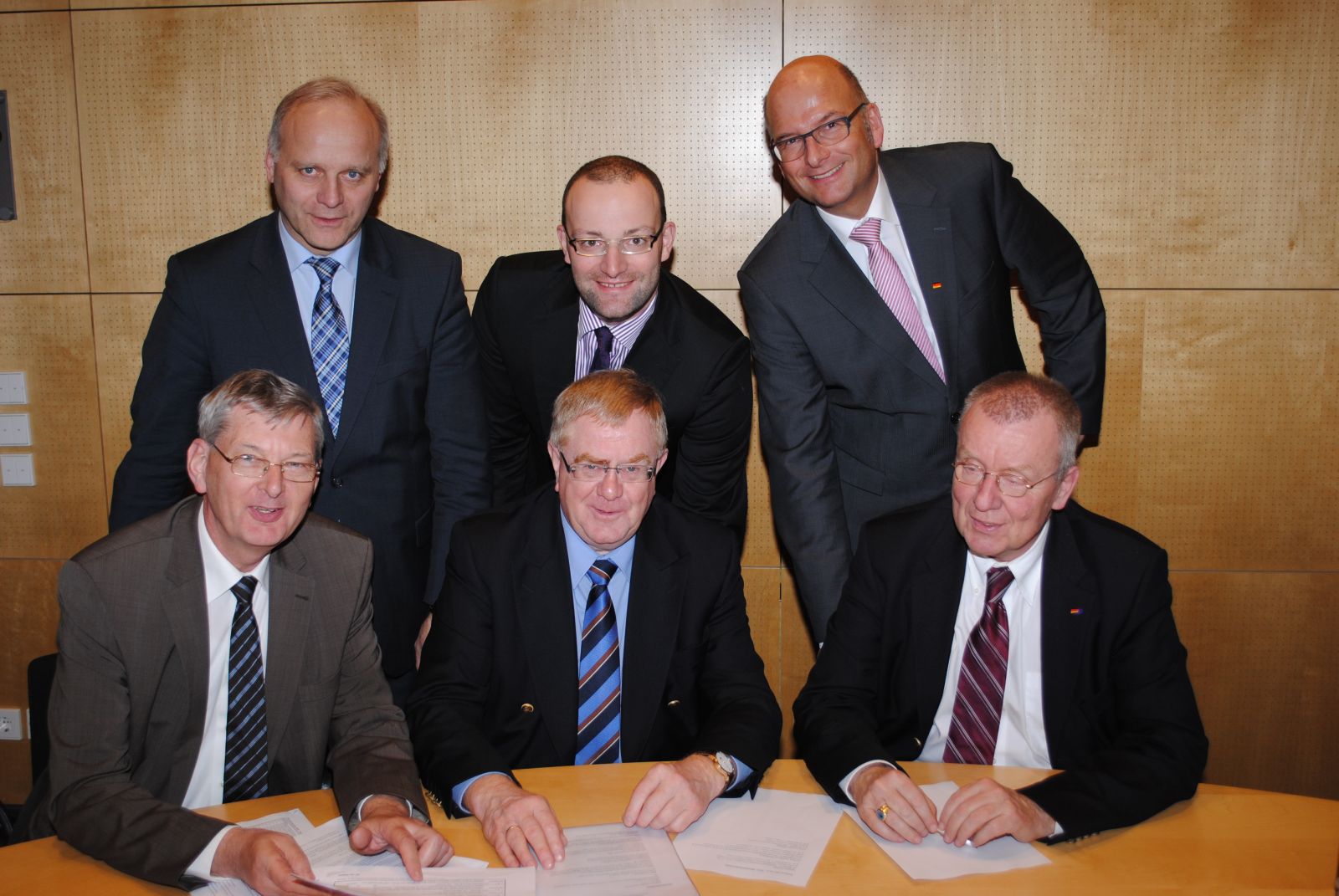 v.l.: Karl Schiewerling MdB, Johannes Rring MdB, Reinhold Sendker MdB, Jens Spahn MdB, Dieter Jasper MdB und Ruprecht Polenz MdB.