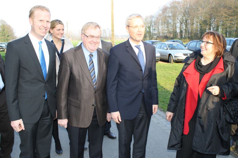 v.l.: Henning Rehbaum, Christina Schulze Fcking, Reinhold Sendker MdB, Bundesumweltminister Dr. Norbert Rttgen MdB und Astrid Birkhahn.