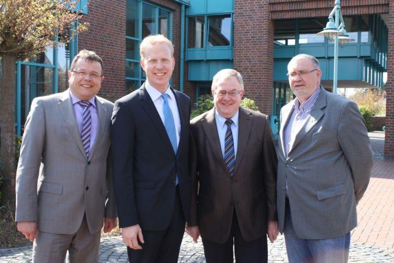 v.l. Bürgermeister Thegelkamp, CDU-Landtagskandidat Henning Rehbaum, Reinhold Sendker MdB und Uli Bösl