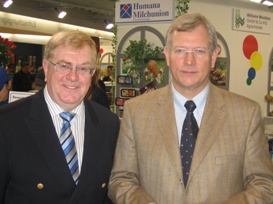 Reinhold Sendker MdL und Minister Uhlenberg am Stand der Humana Milchunion Everswinkel.