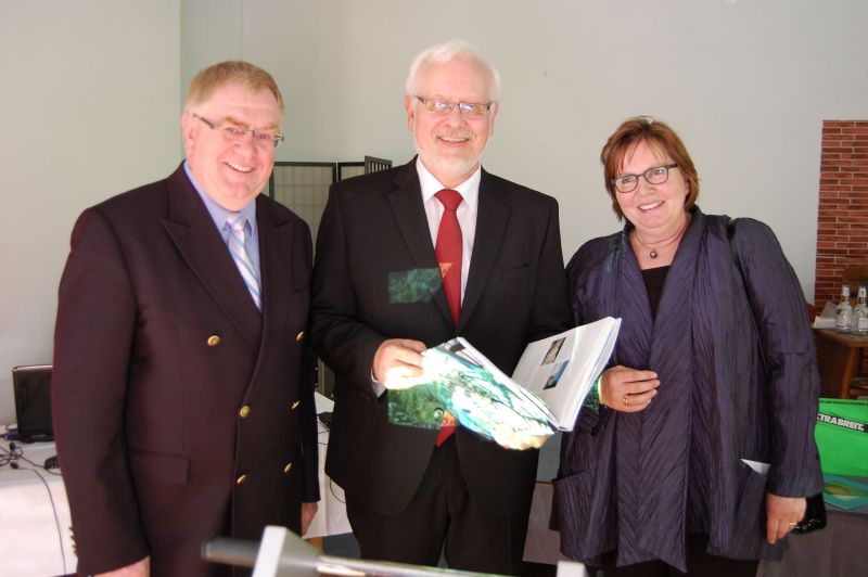 v.l.: Reinhold Sendker MdB, Johannes K. Rcker und Astrid Birkhahn MdL