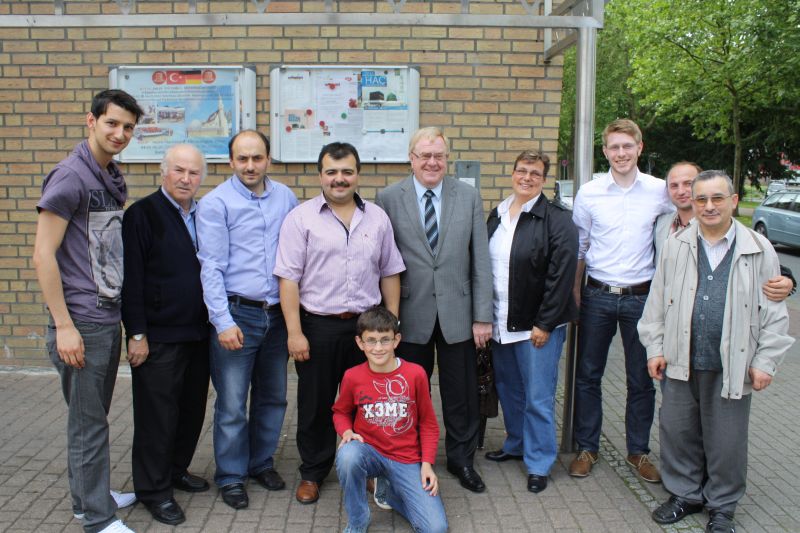 Reinhold Sendker MdB mit Vertretern der DiTiB Gemeinde in Ahlen.