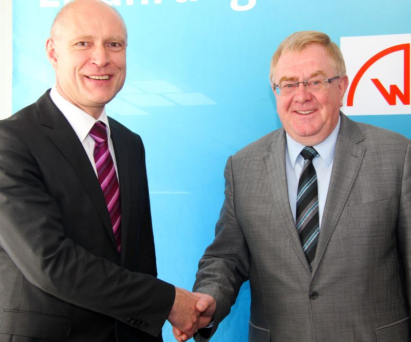 Vorstandsmitglied Gerhard Bröcker von der Vereinigten Volksbank traf den heimischen Bundestagsabgeordneten Reinhold Sendker (Westkirchen).