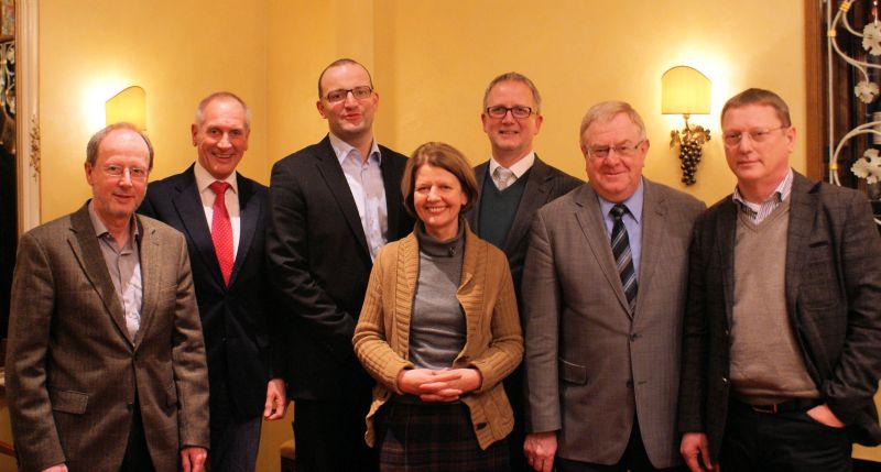 (v.l.) Dr. Gunter Tnne (Praxisnetz), Dr. Rolf Thelen (Praxisnetz), Jens Spahn (CDU), Dr. Ilse Lenssen (Praxisnetz),  Dr. Hans Joachim Hilleke (Praxisnetz), Reinhold Sendker (CDU), Dr. Mathias Brandt (Praxisnetz)