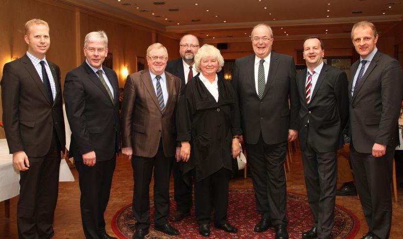 (v.l.) Henning Rehbaum MdL, CDU-Fraktionschef Werner Knepper, Reinhold Sendker MdB, Michael Meinke, Resi Gerwing,  OB Thomas- Hunsteger-Petermann,  Stadtverbandsvorsitzender Christoph Pundt und Brgermeister Dr. Karl- Uwe Strothmann.