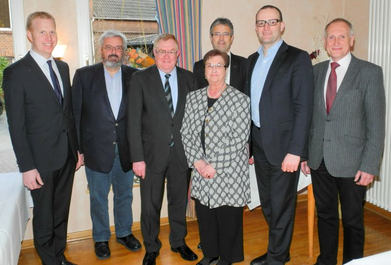 (v.l.) Henning Rehbaum MdL, Dr. Axel Dryden, Reinhold Sendker MdB, Hilde Doliganski, Martin Litsch, Jens Spahn MdB und Dr. Rolf Thelen.