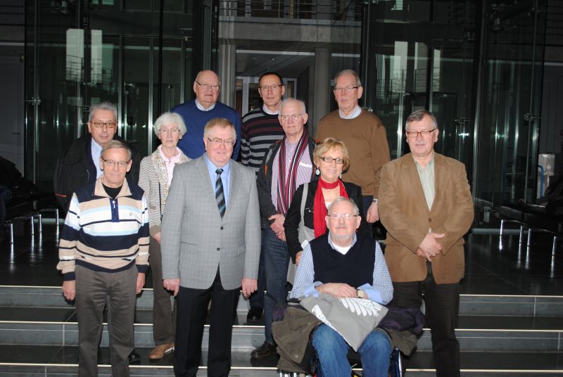 Reinhold Sendker begrüßte die Mitglieder des Männerchores Freckenhorst-Hoetmar im Deutschen Bundestag.