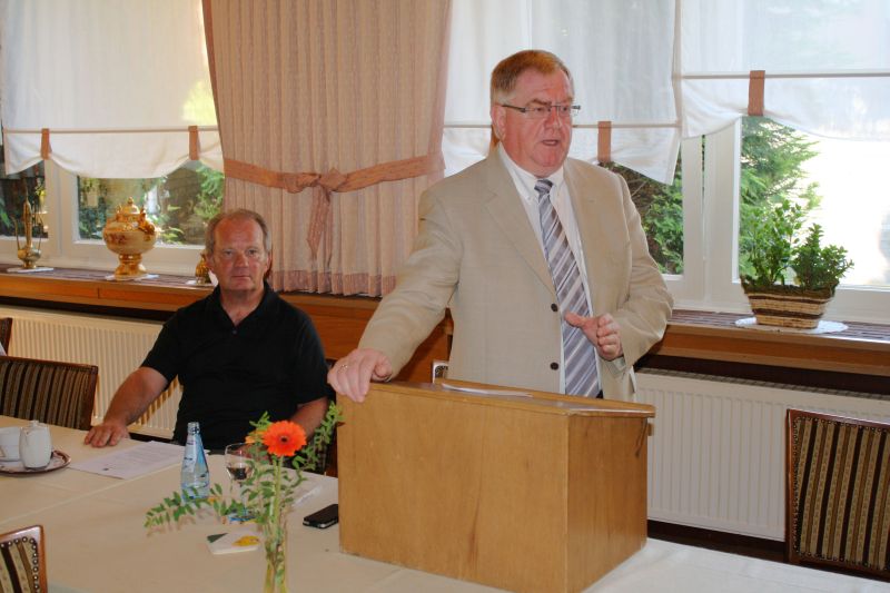 Reinhold Sendker im Gespräch mit der Senioren Union Warendorf.