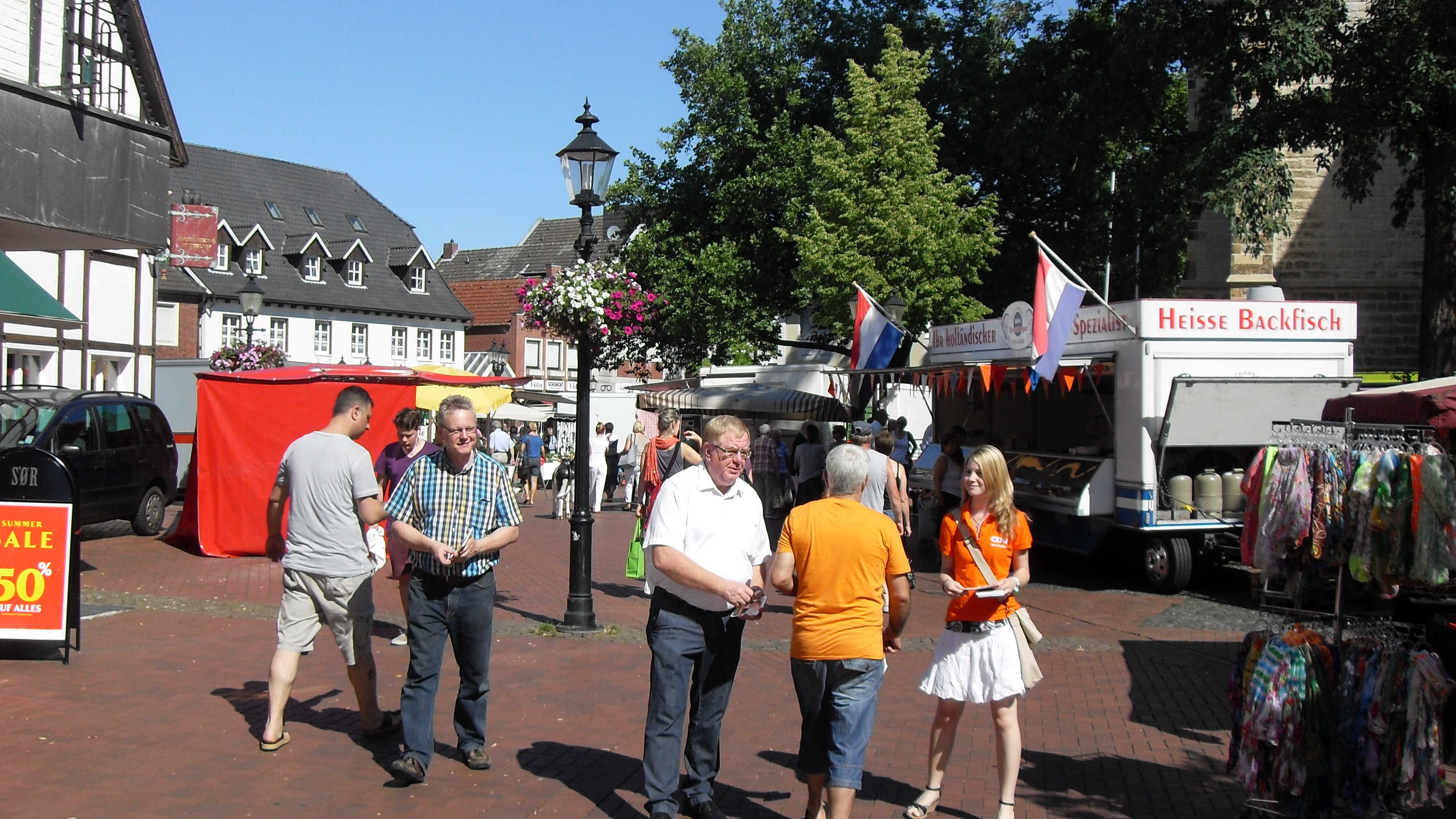 Reinhold Sendker MdB auf dem Wochenmarkt in Oelde