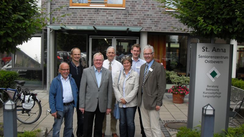 Reinhold Sendker mit der Delegation der CDU aus Ostbevern im Seniorenzentrum St. Anna.
