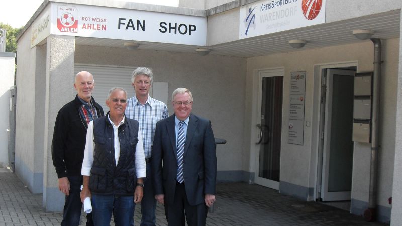 Ein offenes Ohr fr den Kreissportbund hatte CDU-Bundestagsabgeordneter Reinhold Sendker fr (v.l.) Wilhelm Spieker, Ferdi Schmal und Christof Kelzenberg.