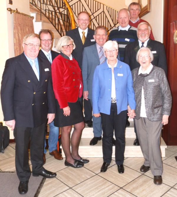 (v.l.) MdB Reinhold Senker, Geschftsfhrer Burkhard Marx, Mechthild Hagemeyer, Vorsitzender Martin Schpermeier, Victor Pletzer, Liesel Hagemeyer, Paul Markfort, Ferdi Ostholt, Klaus-Karl Chmiel, Marie-Luise Christian.