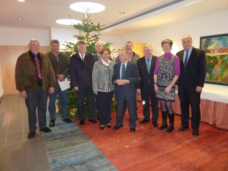 v.l. Karl-Heinz Schwermann, Frank Haske, Willi Wallmeyer, Ursula Puke, Dr. Siegfried Galler, Heinrich Heimeier, Bernhard Borgann-Brser, Reinhold Sendker MdB, Marie-Luise Schulze Tergeist (Vorsitzende), Stefan Knoll (stellv. Vorsitzender)