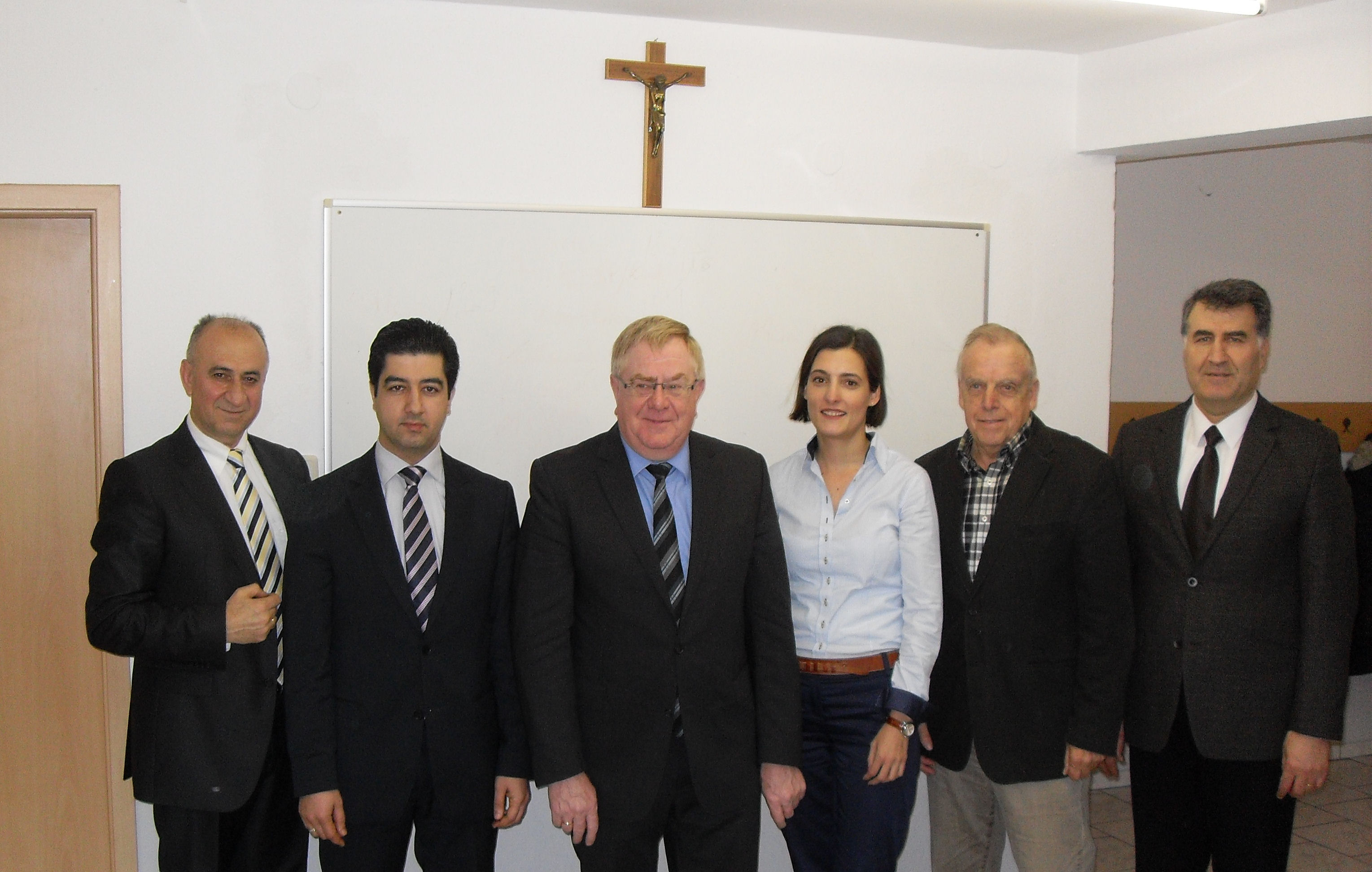 (v. l.) Jeshu Jakob, Daniyel Demir, Reinhold Sendker, Sibylle Gausing, Bernhard Recker und Jakob Darkin im Gemeindezentrum St. Georg in Ahlen