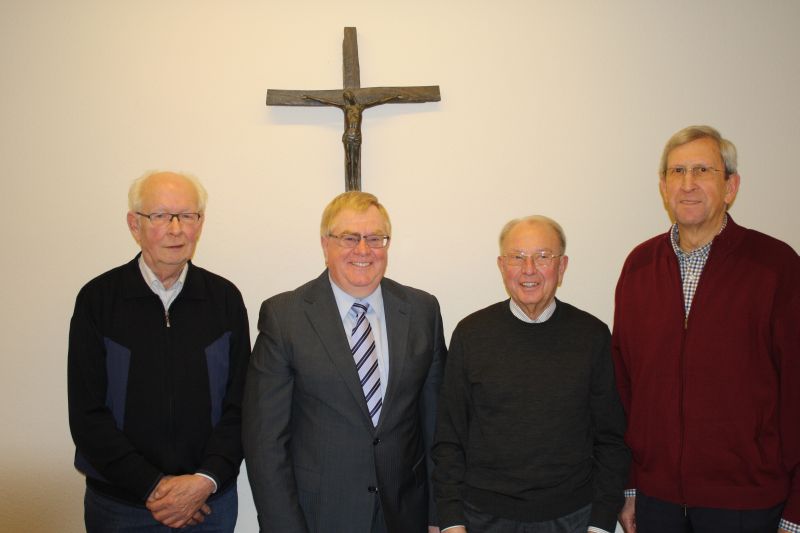 Beim Beckumer Martinstreff : v.l. Sprecher Franz Deppe, Gast Reinhold Sendker, Hermann Thiele und Gerd Pelkmann.