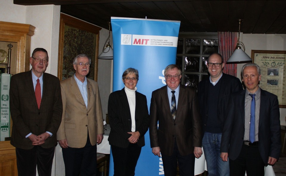 Mitglieder des MIT-Kreisverbandes Warendorf mit dem Kreisvorsitzenden Henning Siebert (l.) diskutierten den Koalitionsvertrag mit MdB Reinhold Sendker(4.v.l)