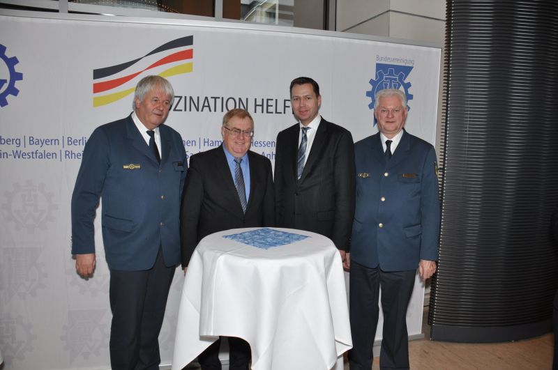 Im Gesprch in Berlin: (v.l.) Albrecht Broemme (Prsident der Bundesanstalt THW), Reinhold Sendker MdB, Stephan Meyer MdB (Prsidenten der THW-Bundesvereinigung) und Dr. Hans-Ingo Schliwienski (THW-Landesbeauftragter fr Nordrhein-Westfalen)